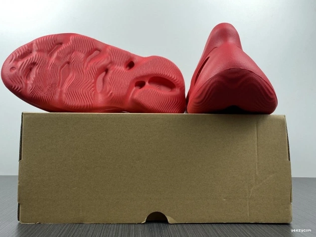 Adidas CW3355 Foam Yeezy Red 1014